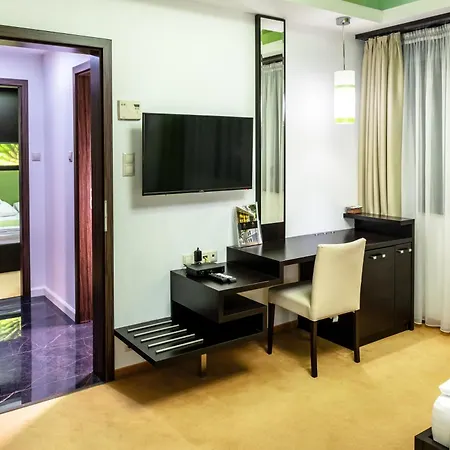Corso Boutique 4* גיולה