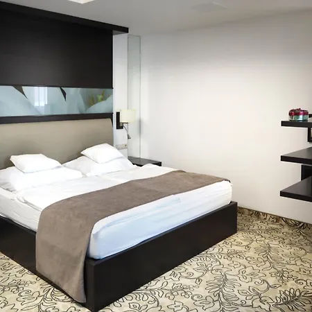 מלון Corso Boutique 4*
