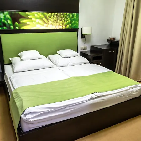 Corso Boutique 4* גיולה