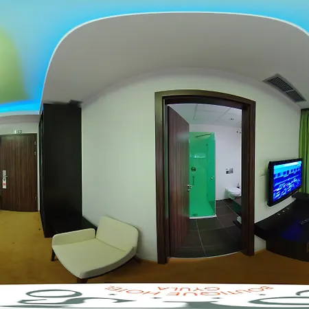 Corso Boutique 4* גיולה